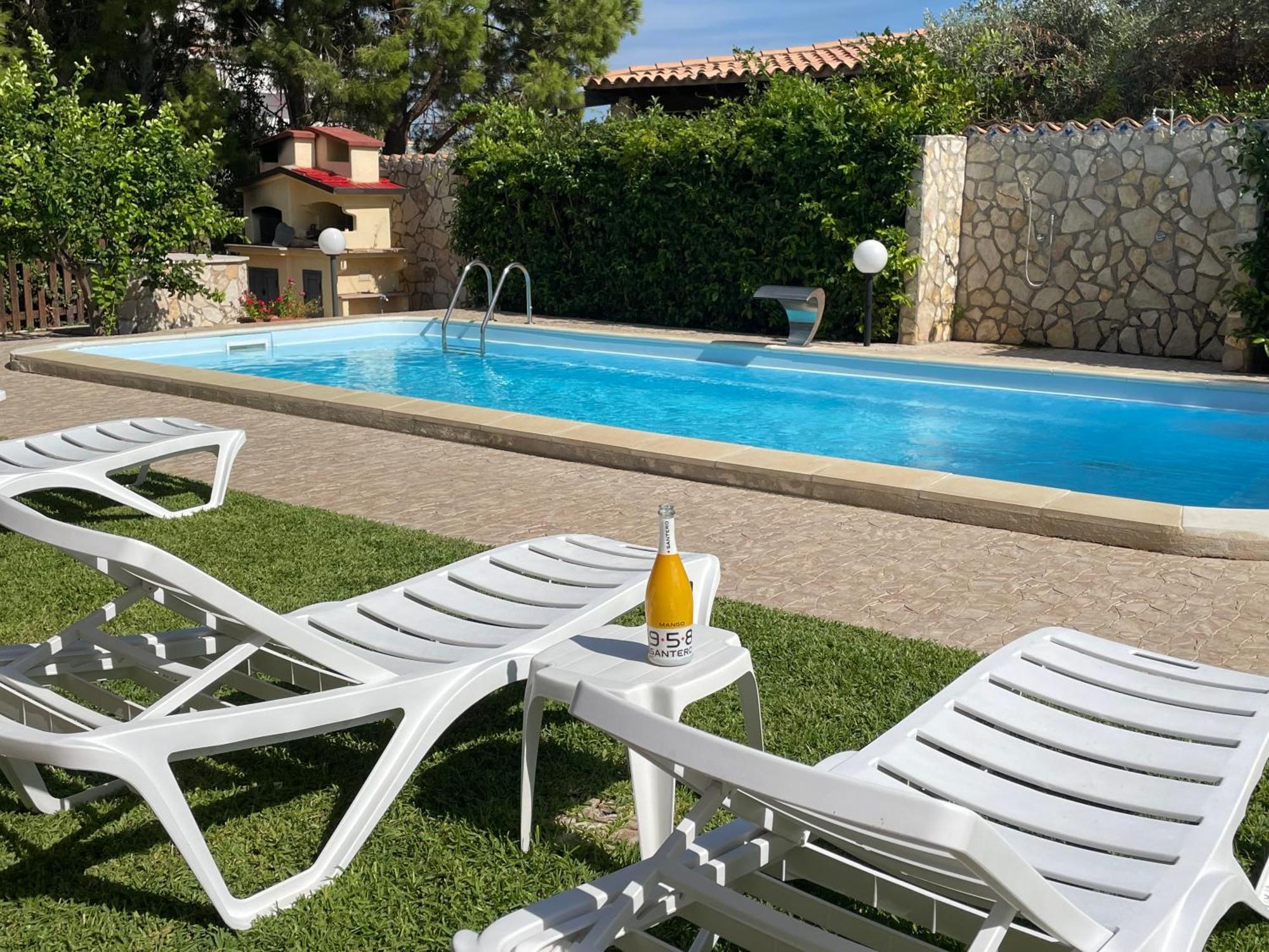 Villino Giulia Villa อัลตาวิลลา มิลิเชีย ภายนอก รูปภาพ